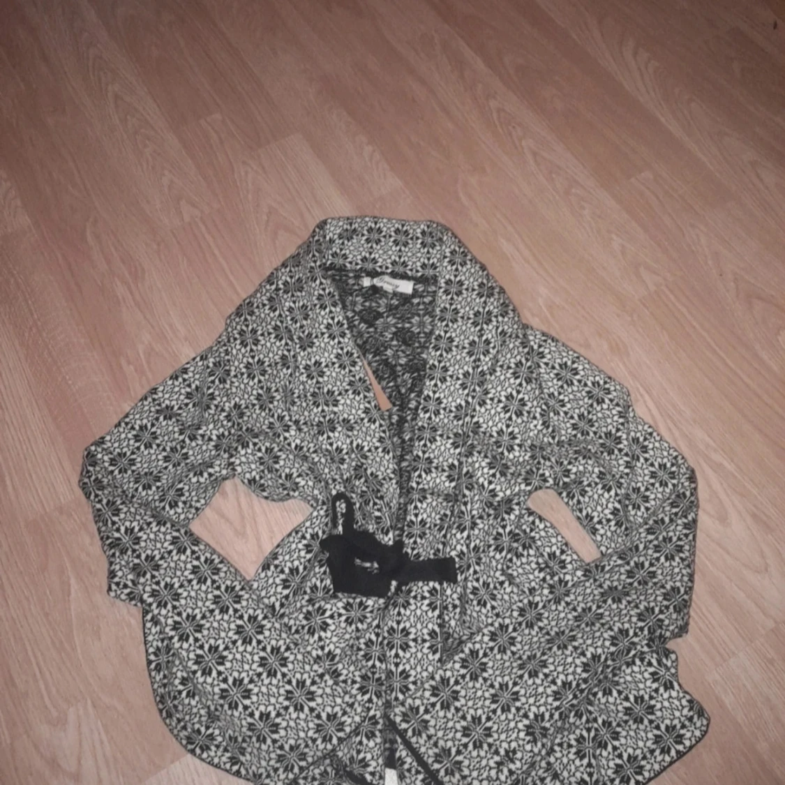 Mönstrad cardigan jacka från Fressy