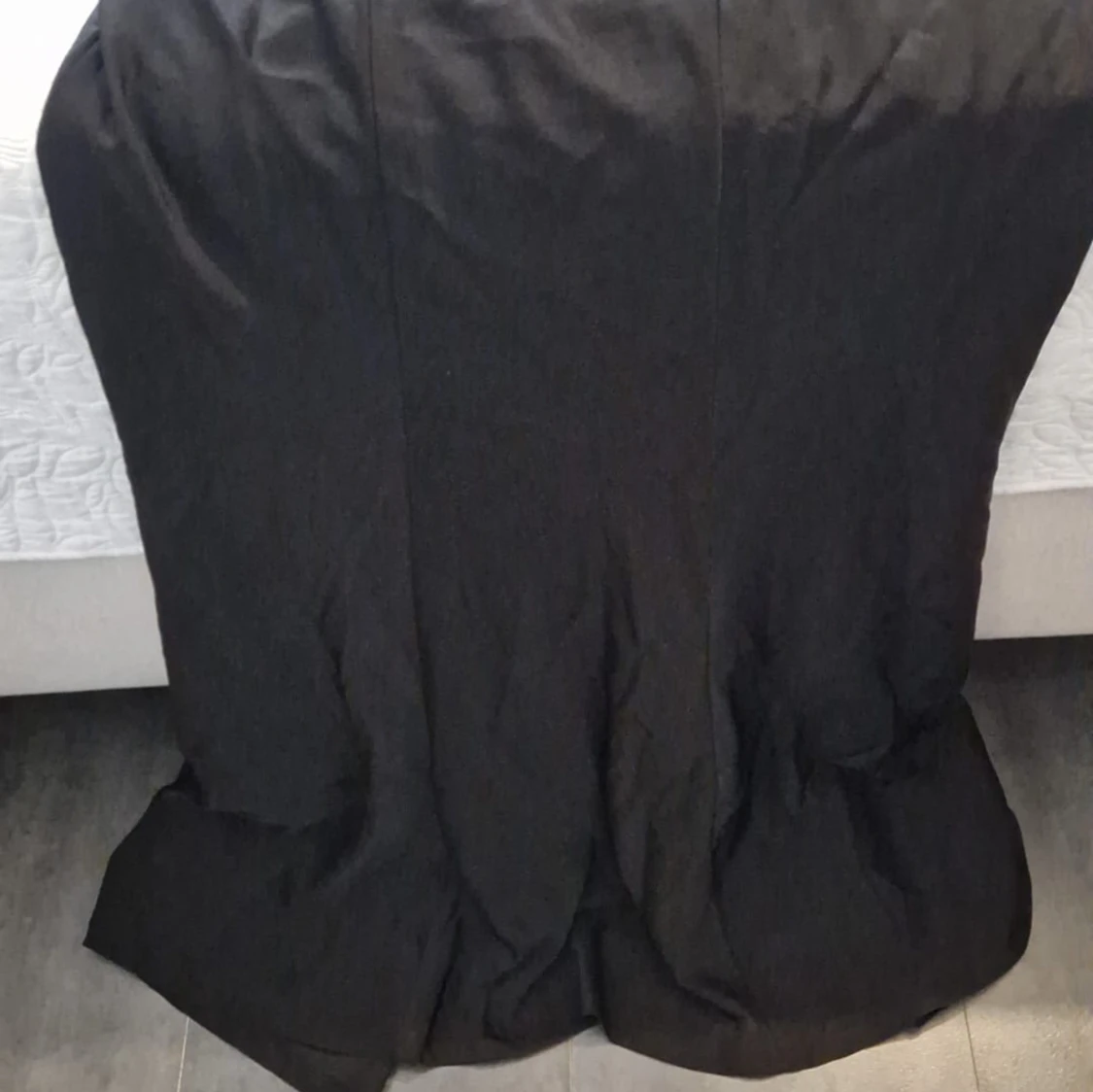 Svart långklänning med guldpaljetter - 2