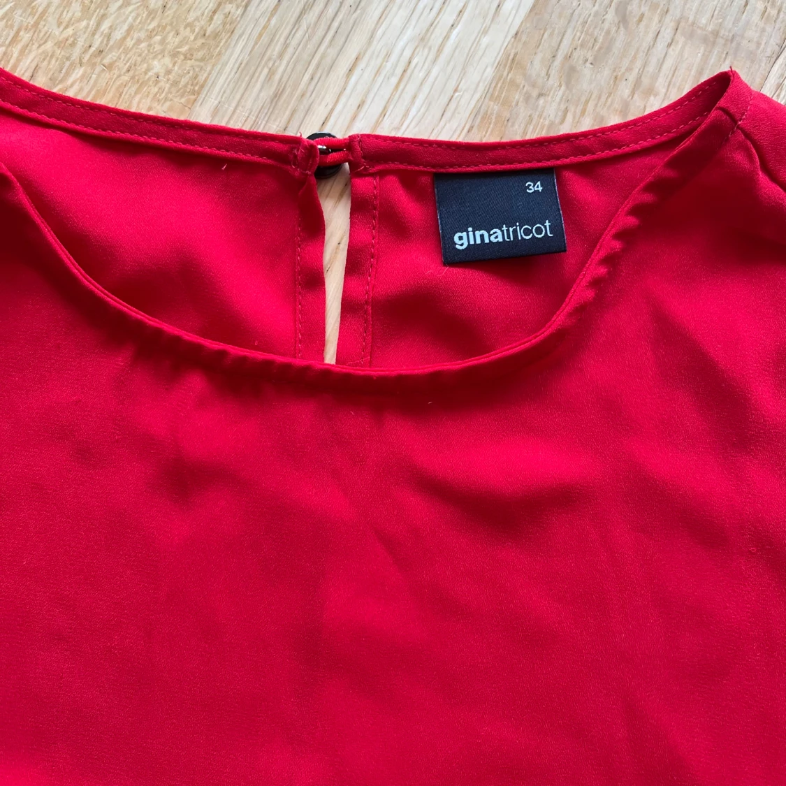Röd blus från Gina Tricot - 3