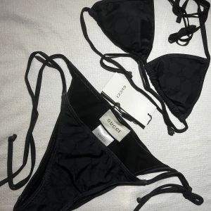 Svart bikini.  - Skriv för mer information. 1*1. Helt nytt. Kommer med allt i bilden.    Finns i två storlekar S
