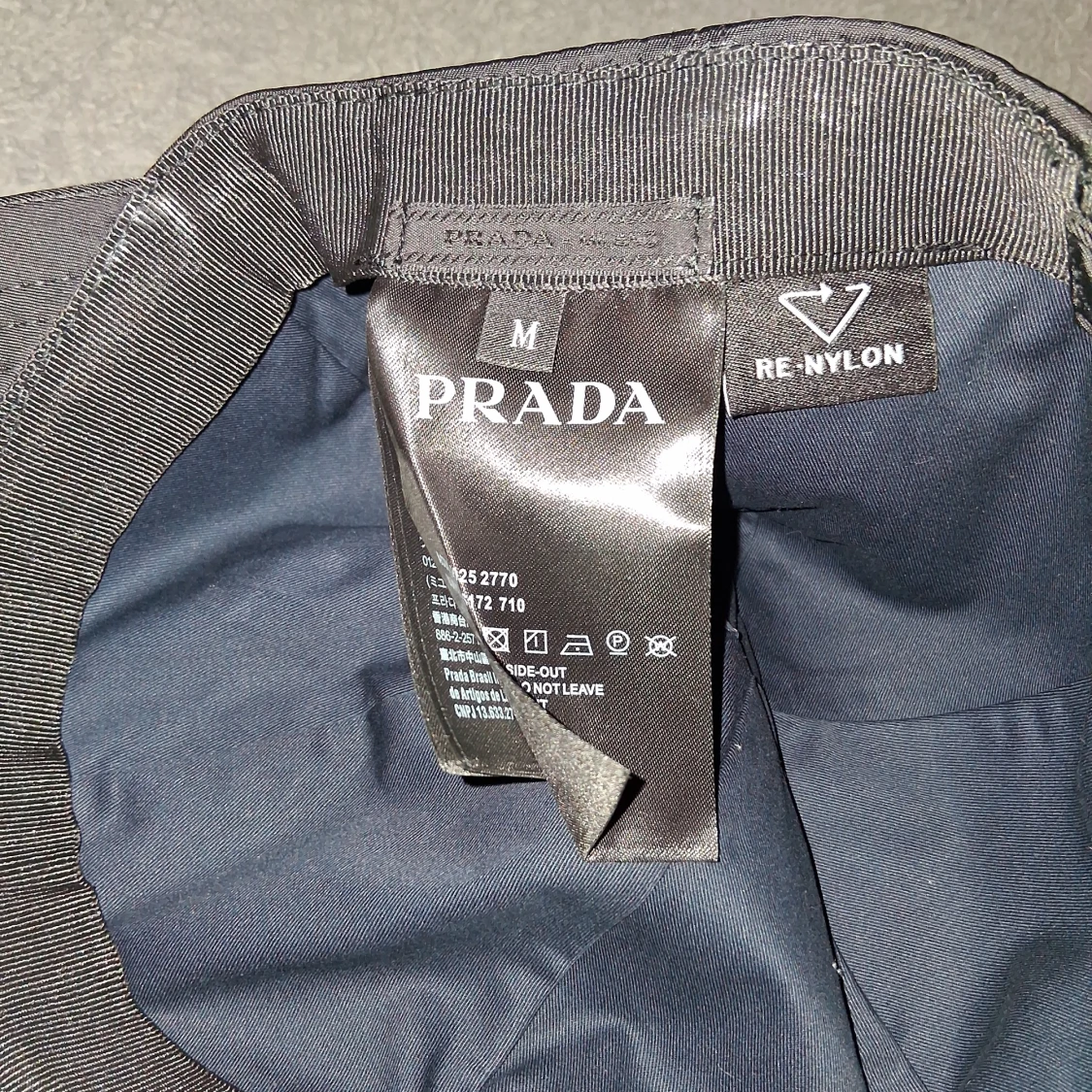 Svart keps från Prada i nylon - 2