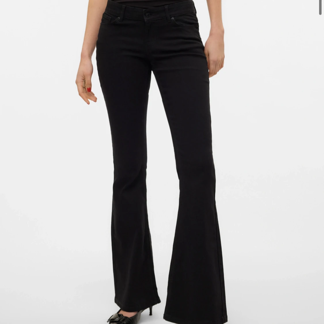 Svarta bootcut jeans