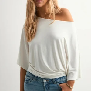 Poncho-topp - Säljer denna toppen från nelly, nypris 250💓 använd fåtal gånger