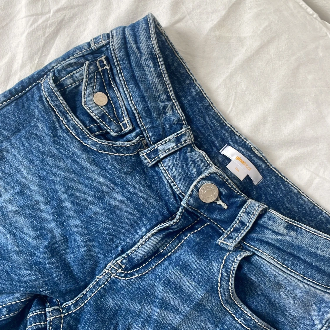 Blå bootcut jeans från Gina Tricot - 2