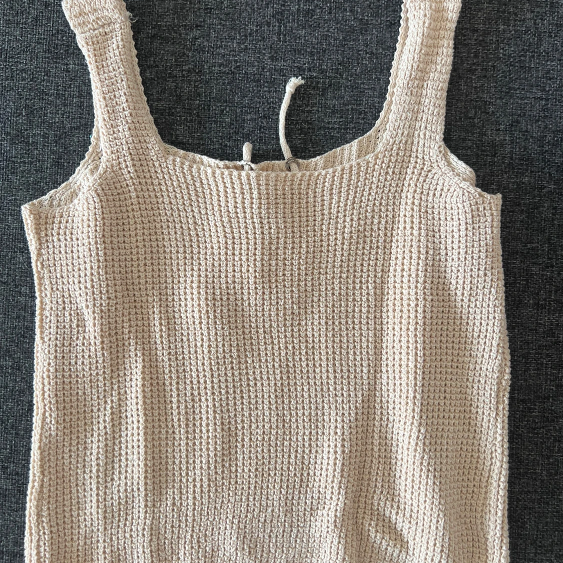 Beige stickad linnetopp med snörning - 1