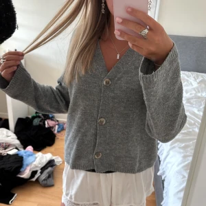 Stickad kofta - Använd max 3 gånger