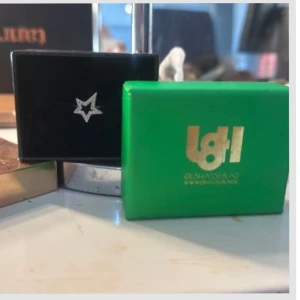 Stjärnring i silver från L8 Hasselblad - Ring från  L8 Hasselblad med en öppen stjärnformad design. Ringen har glittriga detaljer längs kanterna som ger extra bling. Super bra skick, Vet tyvärr inte exakt vilken storlek den är men med min ring sizer står de 8💕