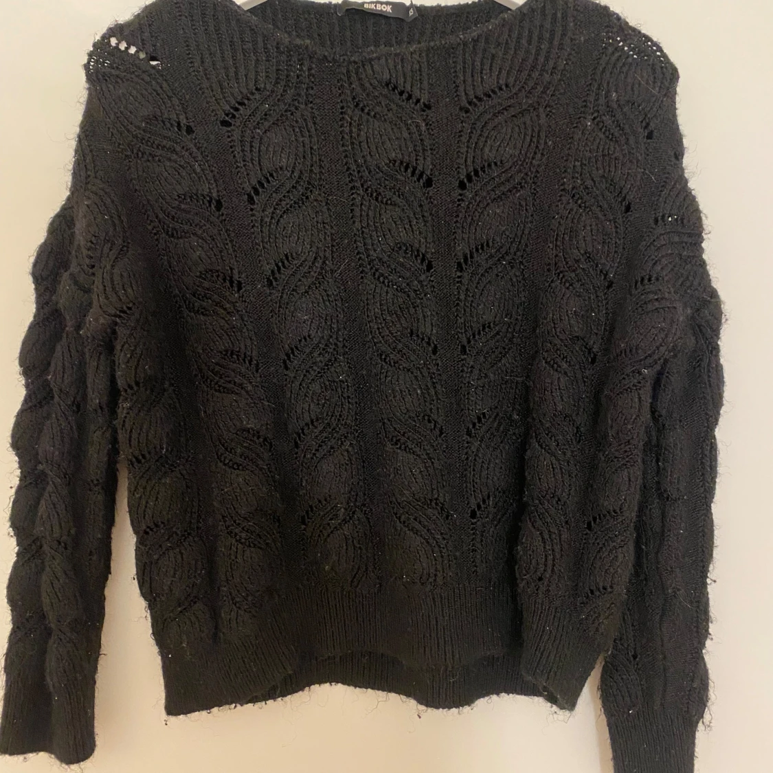 Svart stickad tröja från Bik Bok