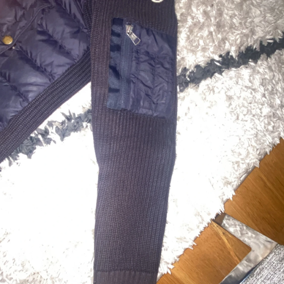 Mörkblå Moncler puffer med stickade ärmar - 1