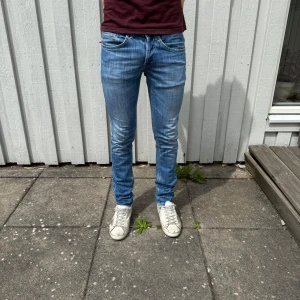 Dondup George jeans  - Dondup George jeans - Modell: George - Storlek: W30 - skick: 9/10 - Nypris runt 3000kr