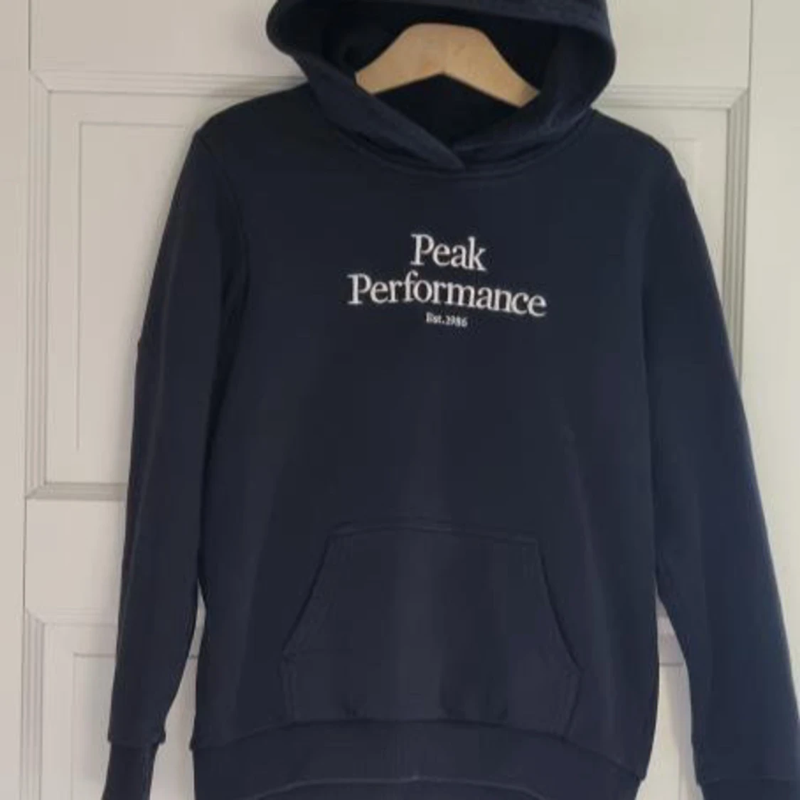 Svart peak performance hoodie  - 1