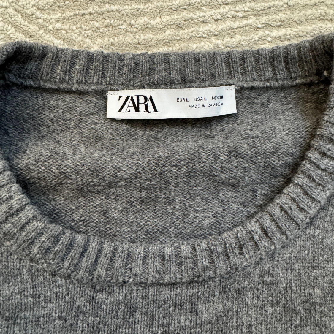 Grå stickad kortärmad tröja från Zara - 3