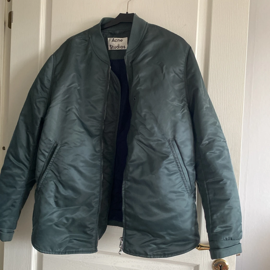 Grön bomberjacka från Acne Studios - 1