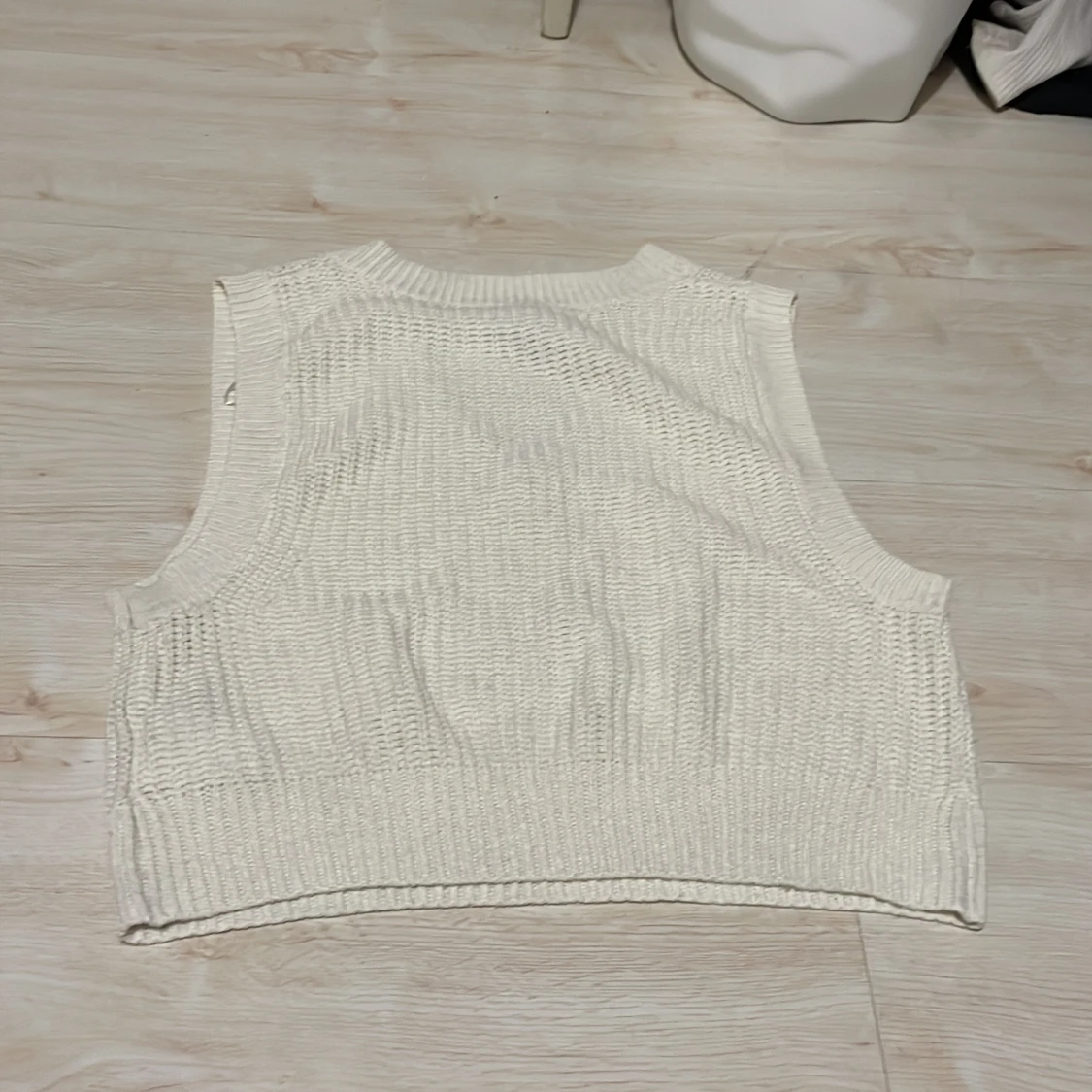 Vit stickad väst från H&M - 1