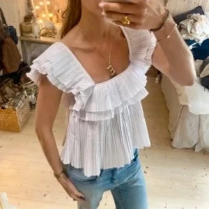 Plisserad blus - Superfin vit plisserad blus från Zara! Mycket bra skick!💞