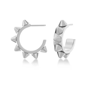 Silvriga örhängen med nitar från Edblad - Edblad örhängen med pikar 🫶🏼 De är använda, men inget tecken på användning så de ser ut som nya🥰Nypris är 400kr och mitt pris 199kr 😍 De är självklart tvättade efter användning🩷