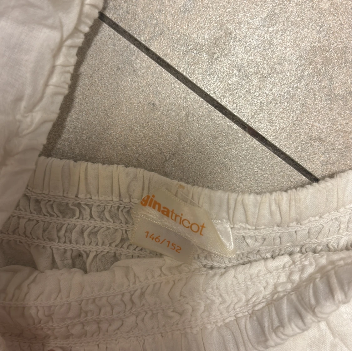 Vit blus med puffärm från Gina Tricot - 1