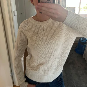 Kabelstickad tröja - Kabelstickad tröja från lager 157, nyskick. Säljer likadan i svart också!!