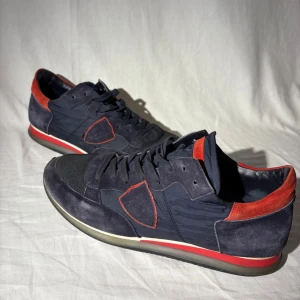 Philippe Model Trainers - Säljer dessa trainers från Phillipe Model. De har vissa defekter men inget som påverkar helhetsbilden. Kom gärna med frågor!