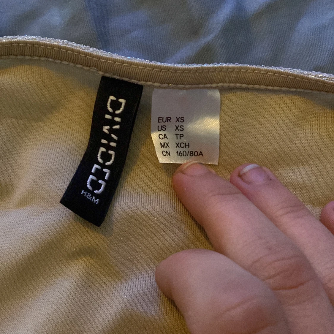 Glittrig omlottopp från H&M Divided XS - 2