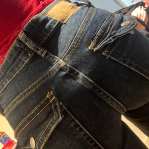 Mörkblå 90s boot lager 157 jeans - Användes bara 1 gång från lager 157. Bootcut jeans 