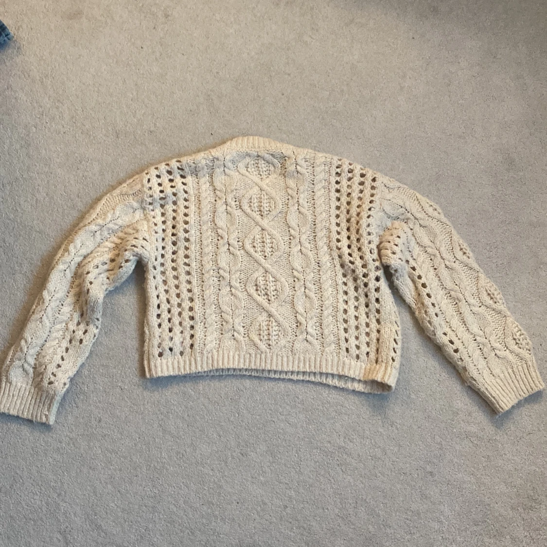 Beige stickad tröja  - 1