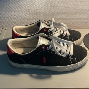 Ralph Lauren skor - Ett par riktigt fetta Ralph Lauren skor till ett EXTRA!! Bra PRIS. LIMITED EDITION!!