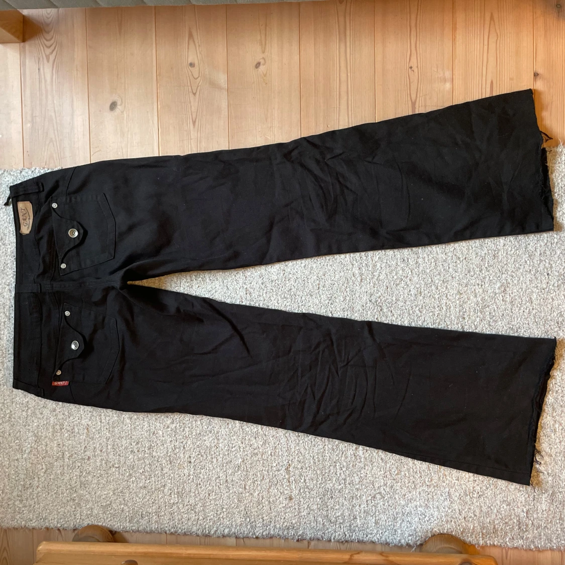 Svarta bootcut byxor från Gant - 1