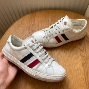 Moncler New Monaco Sneakers - Moncler | New Monaco Sneaker | EU 43 | Fint skick ✅