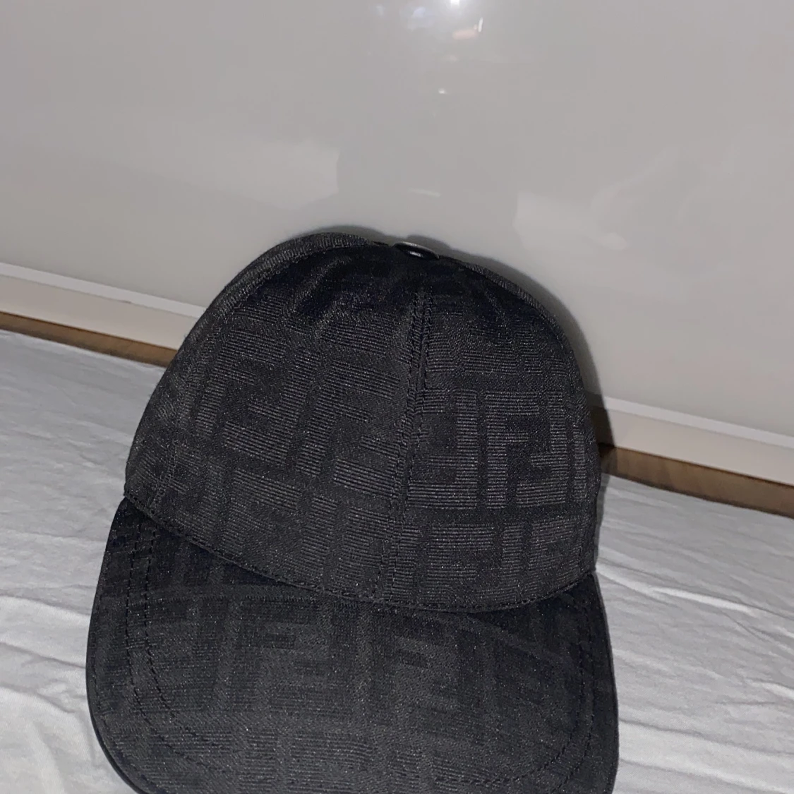 Svart keps från Fendi med FF-mönster