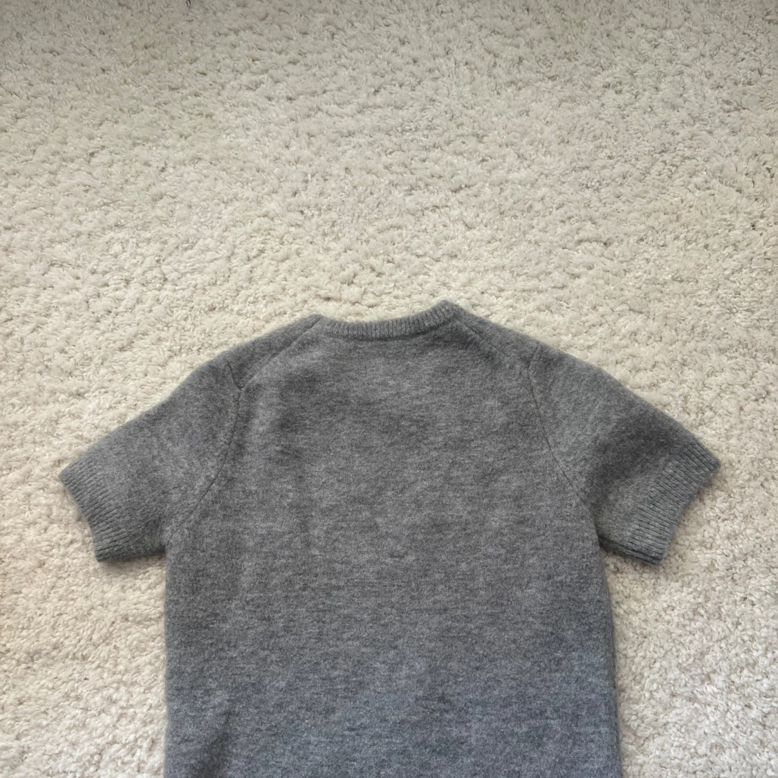 Grå stickad kortärmad tröja från Zara - 1