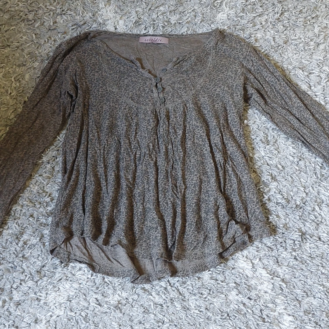 Brun leopardmönstrad tröja