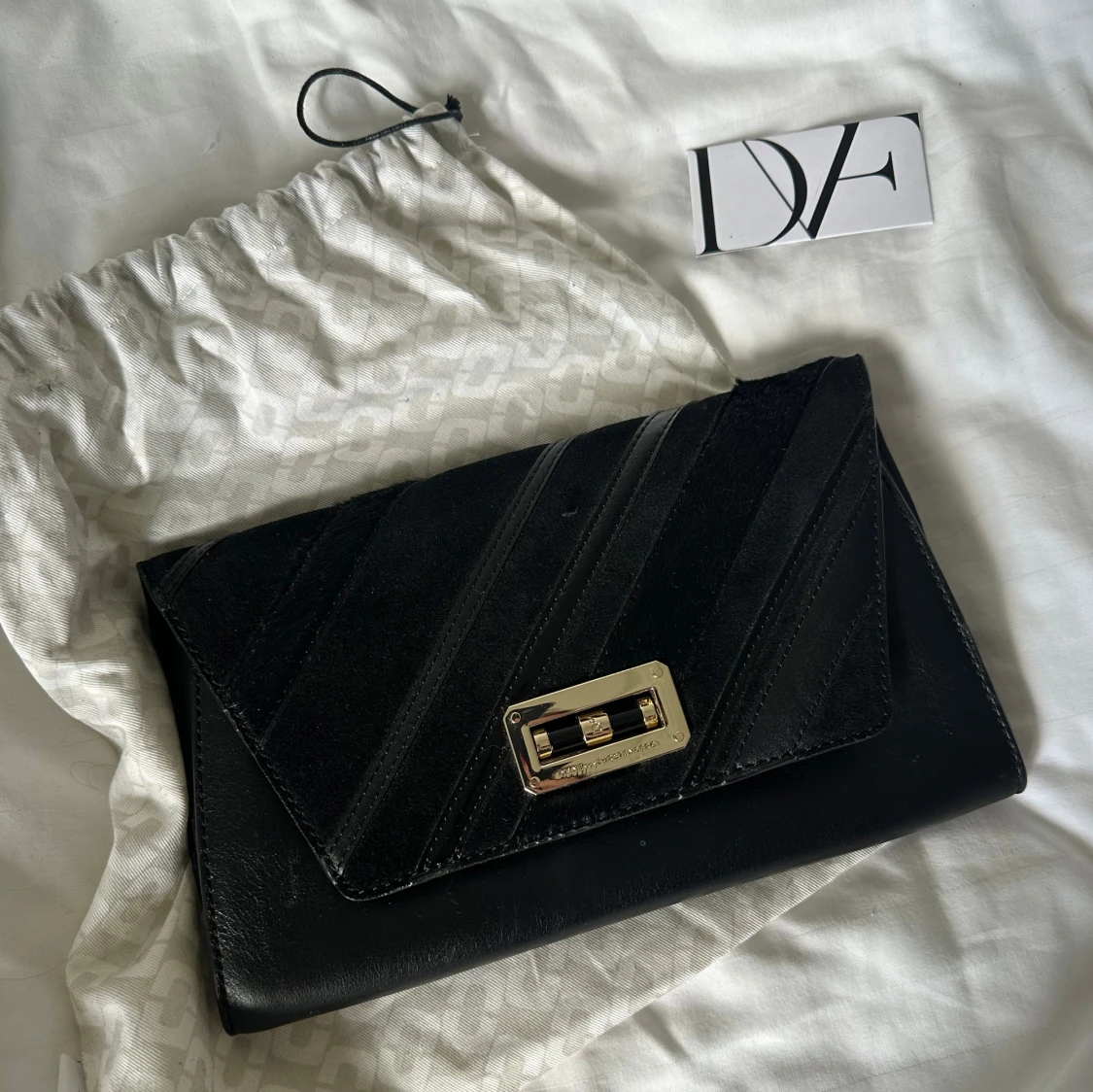 Svart kuvertväska från Diane von Furstenberg - 4