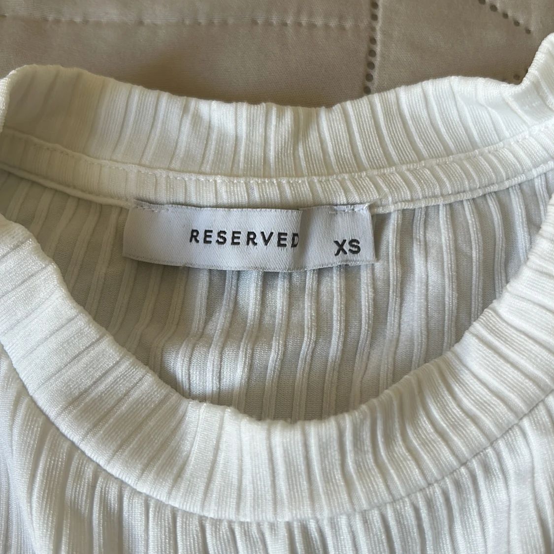 Polka dot Vit ribbad topp med puffärm Reserved XS - 2
