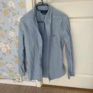 Ralph Lauren skjorta - Ljusblå Ralph Lauren skjorta storlek S