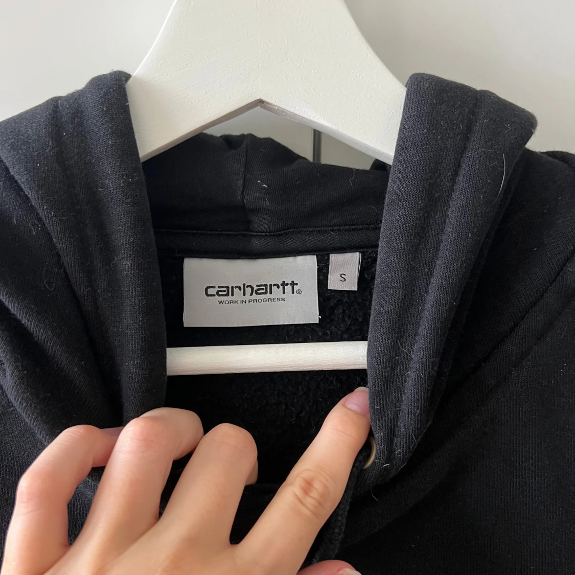 Svart hoodie från Carhartt WIP - 1