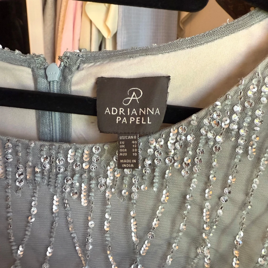 Glittrig långklänning från Adrianna Papell - 1