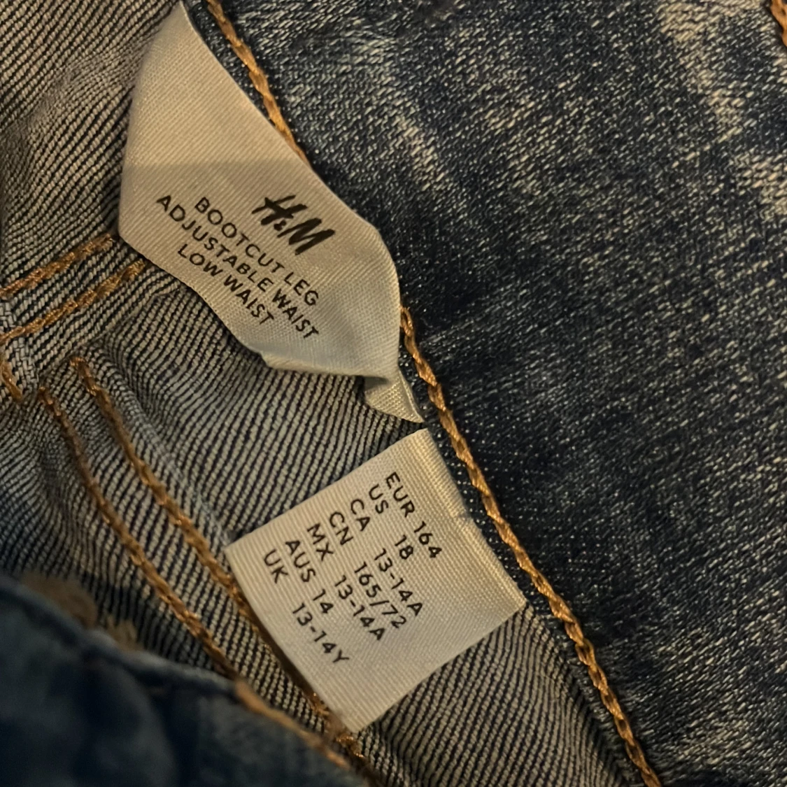 Bootcut jeans med hål - 2