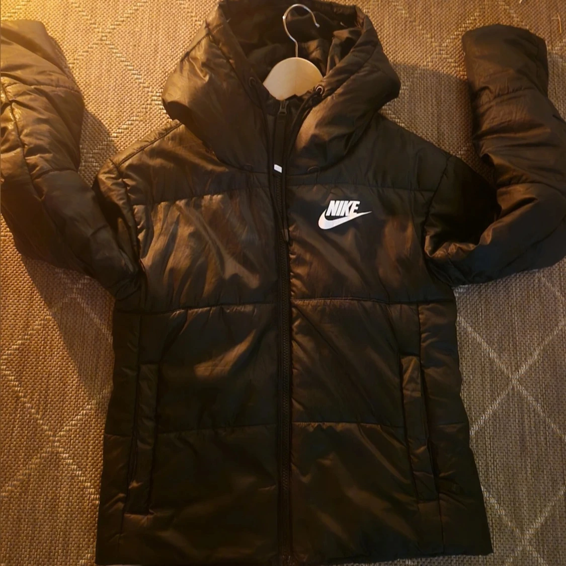 Svart pufferjacka från Nike - 1