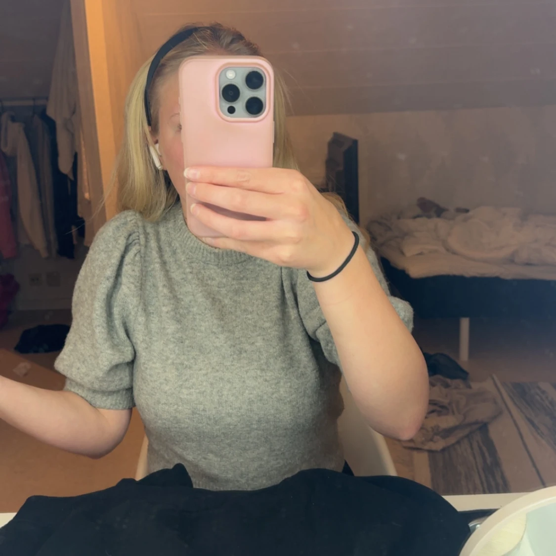 Grå stickad tröja med puffärm - 3