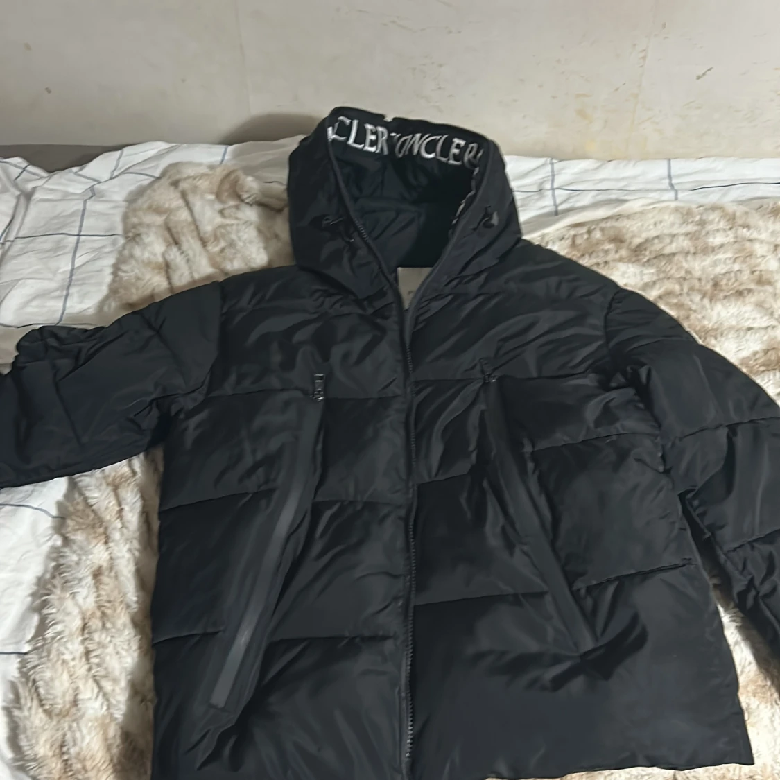 Svart pufferjacka från Moncler - 1