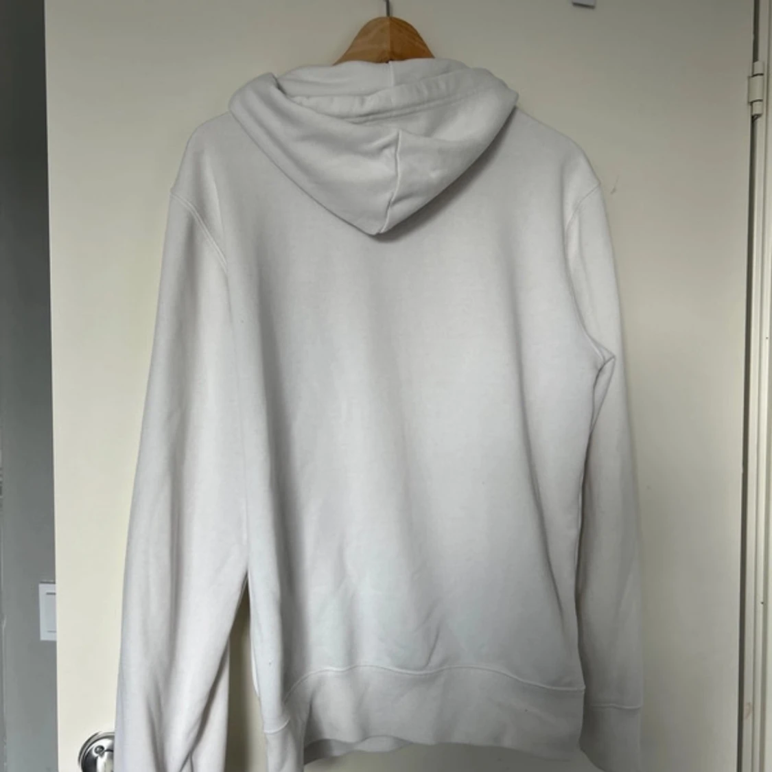 Vit hoodie från Champion i medium - 2