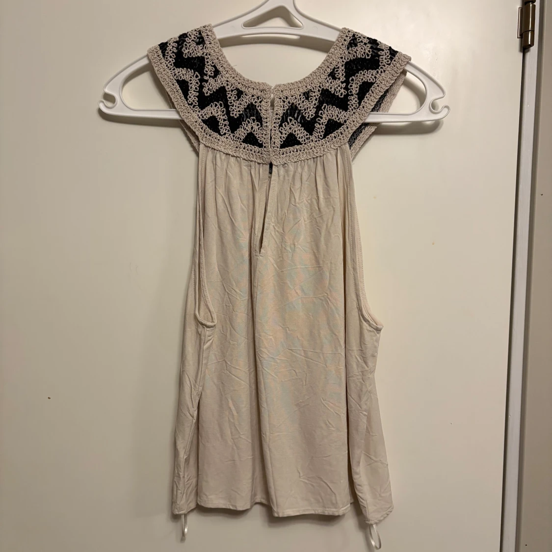 Beige ärmlös topp med virkad detalj från Zara - 1