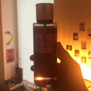 Victoria's Secret Pure Seduction parfym 💋 - Parfym från Victoria's Secret i doften Pure Seduction. 250 ML,köptes p Plick men tycke inte om doften 💋💋 priset kan diskuteras  (Köptes för 150 btw)