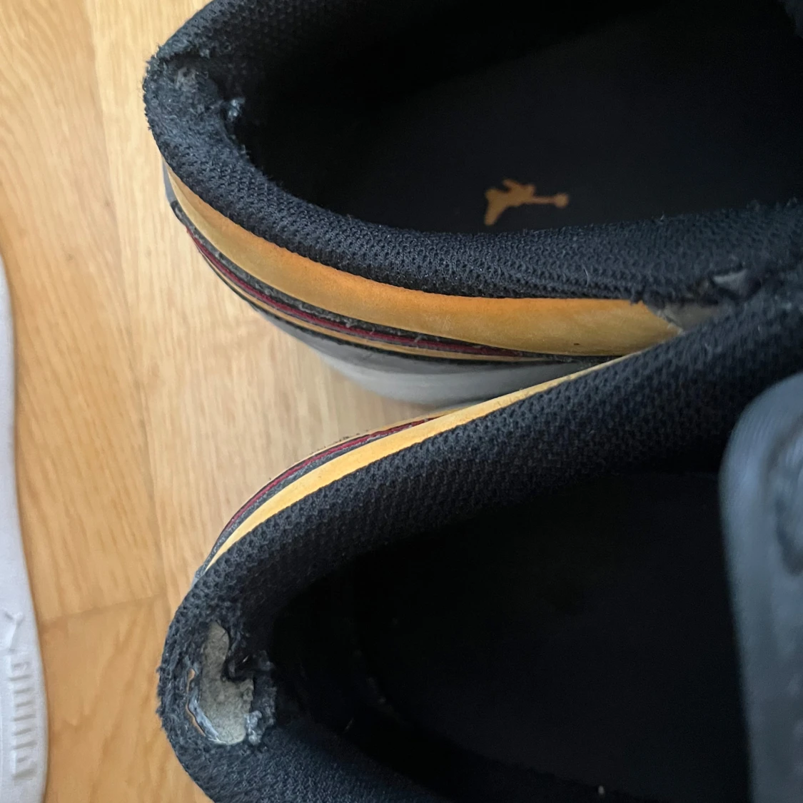 Nike Air Jordans Low med grå och svarta paneler - 2