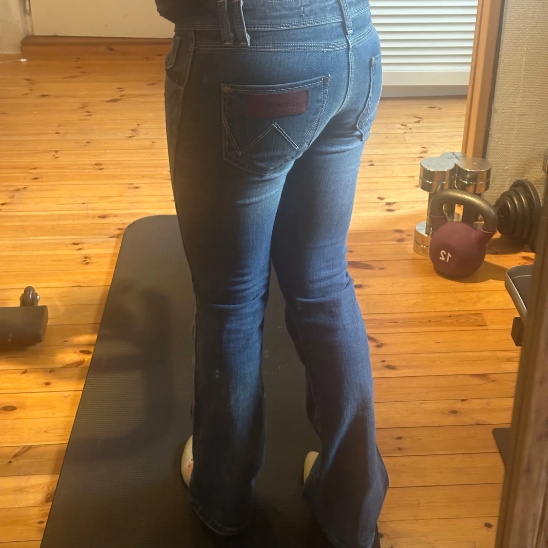 Blå bootcut jeans - 2