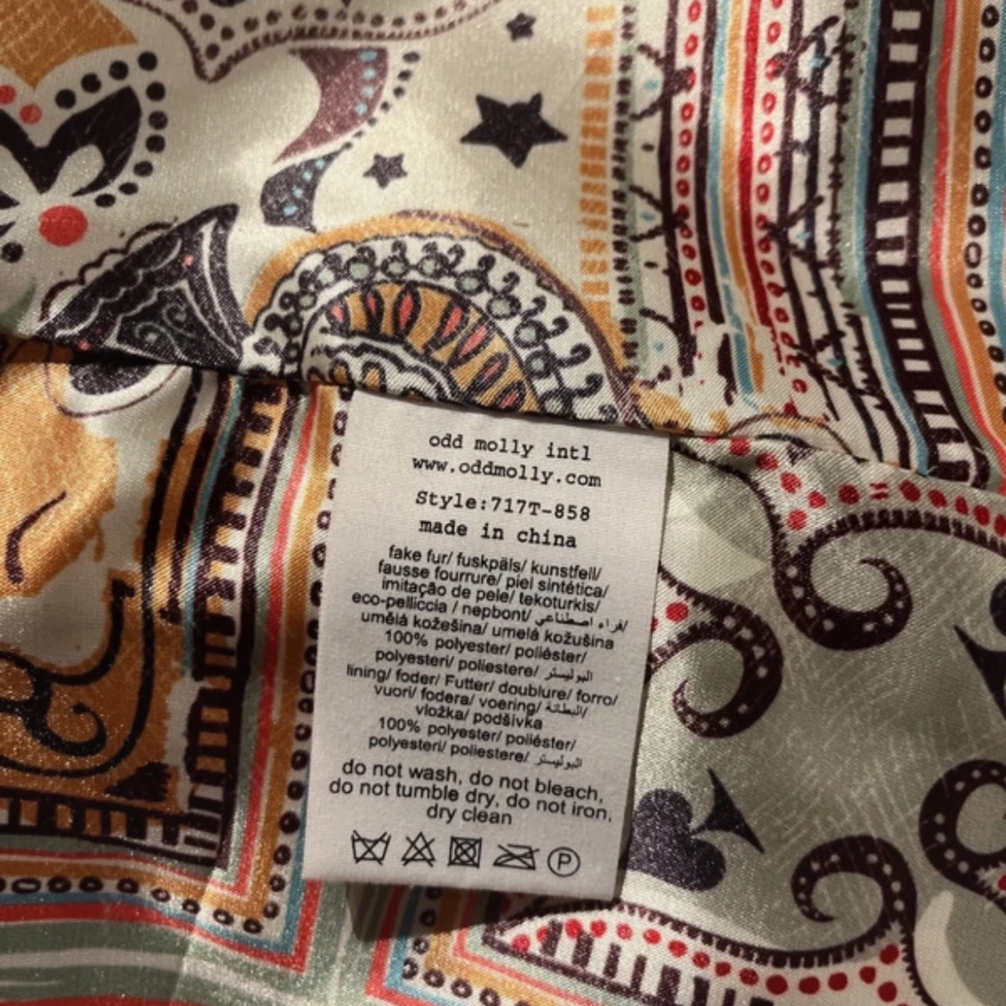 Beige och vinröd fuskpälsjacka från Odd Molly - 3