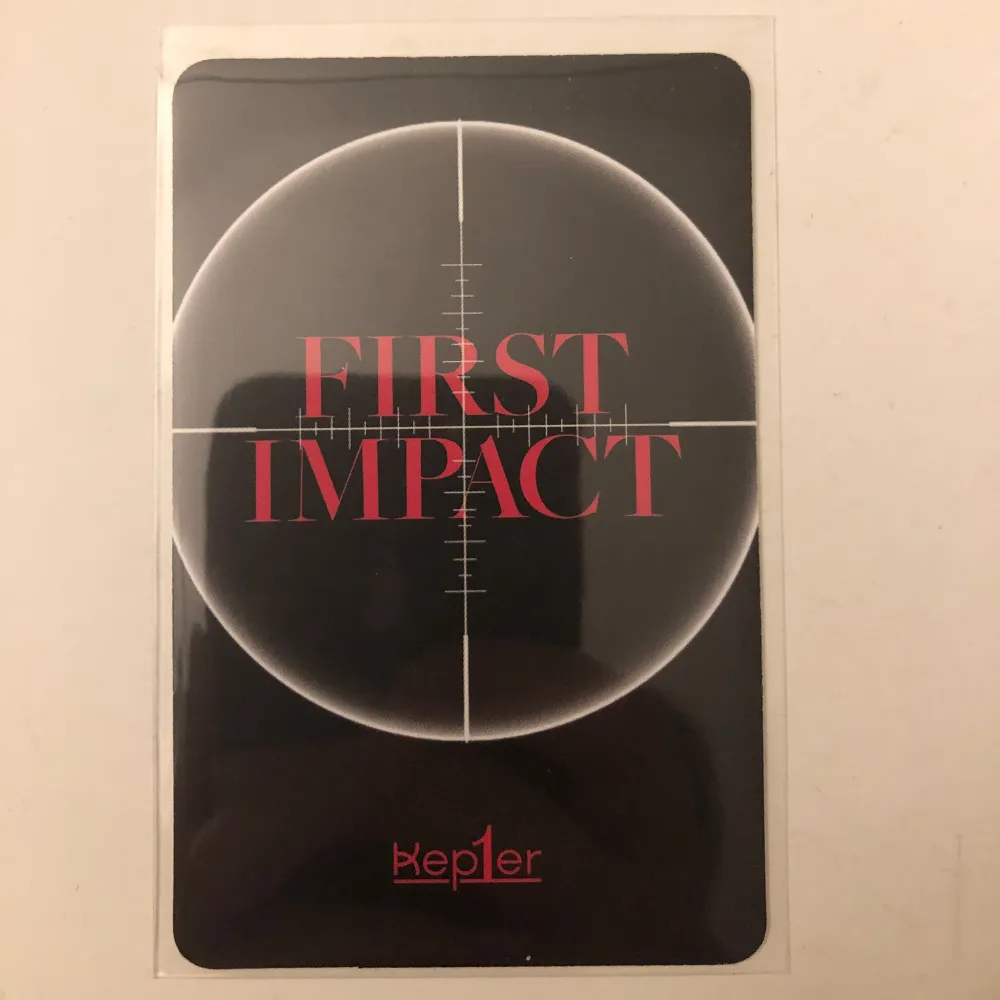 Säljer en officiell photocard från Keplers album FIRST IMPACT. 30kr ink frakt!. Muu.