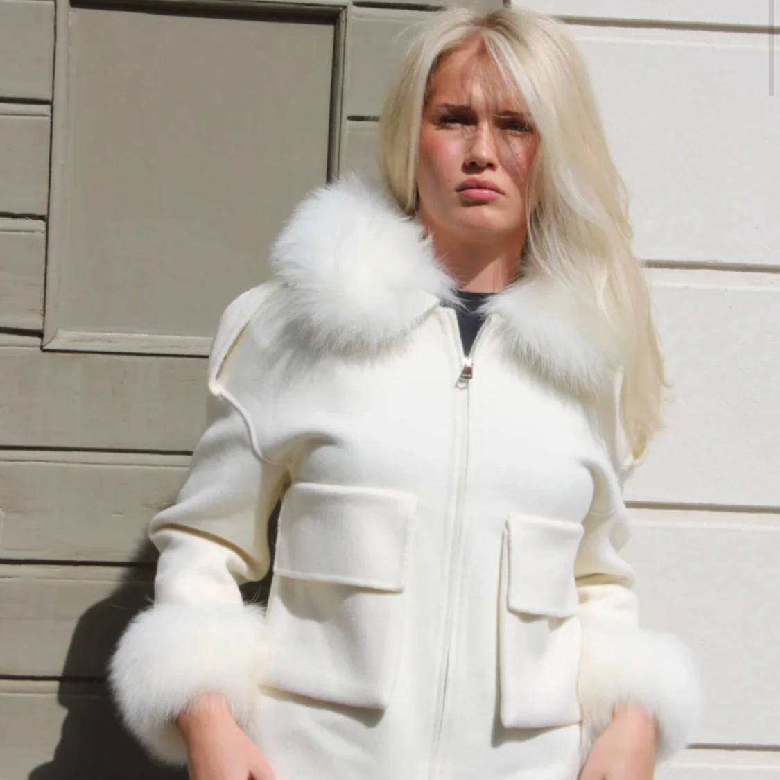 Vit fluffig kappa - 2