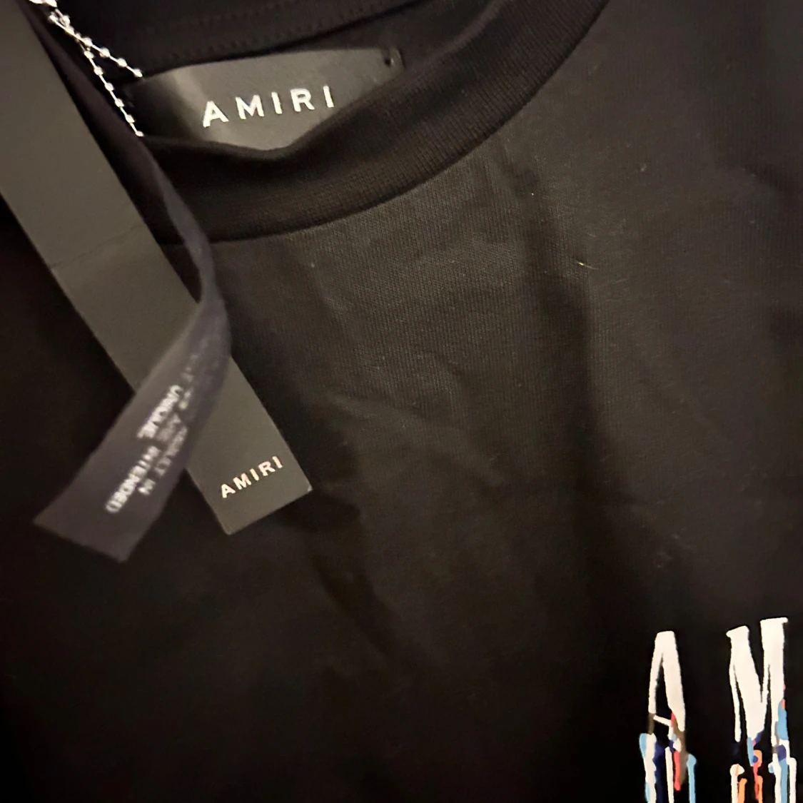 Svart t-shirt från Amiri med färgstänk - 2